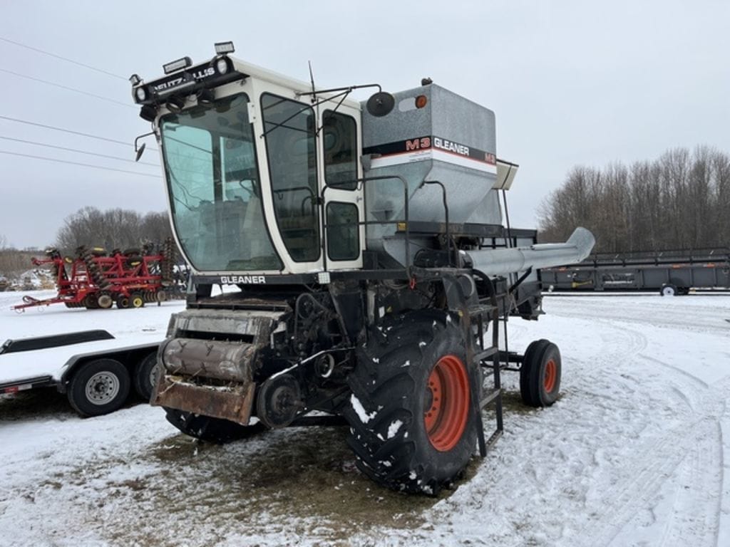 1985 Gleaner M3 Equipment Image0