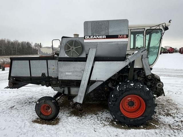 Image of Gleaner M3 equipment image 3