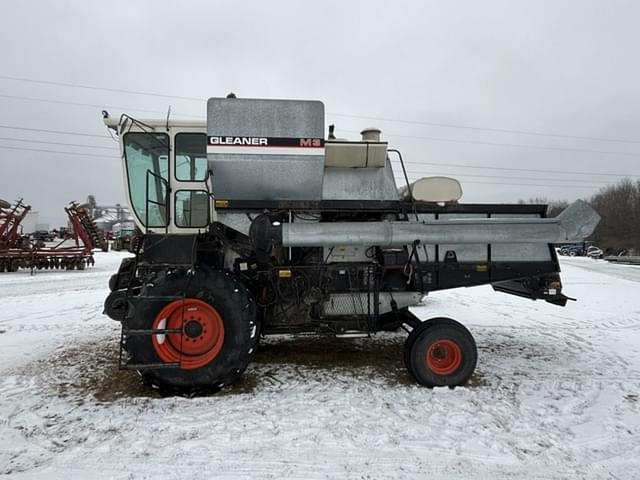 Image of Gleaner M3 equipment image 3