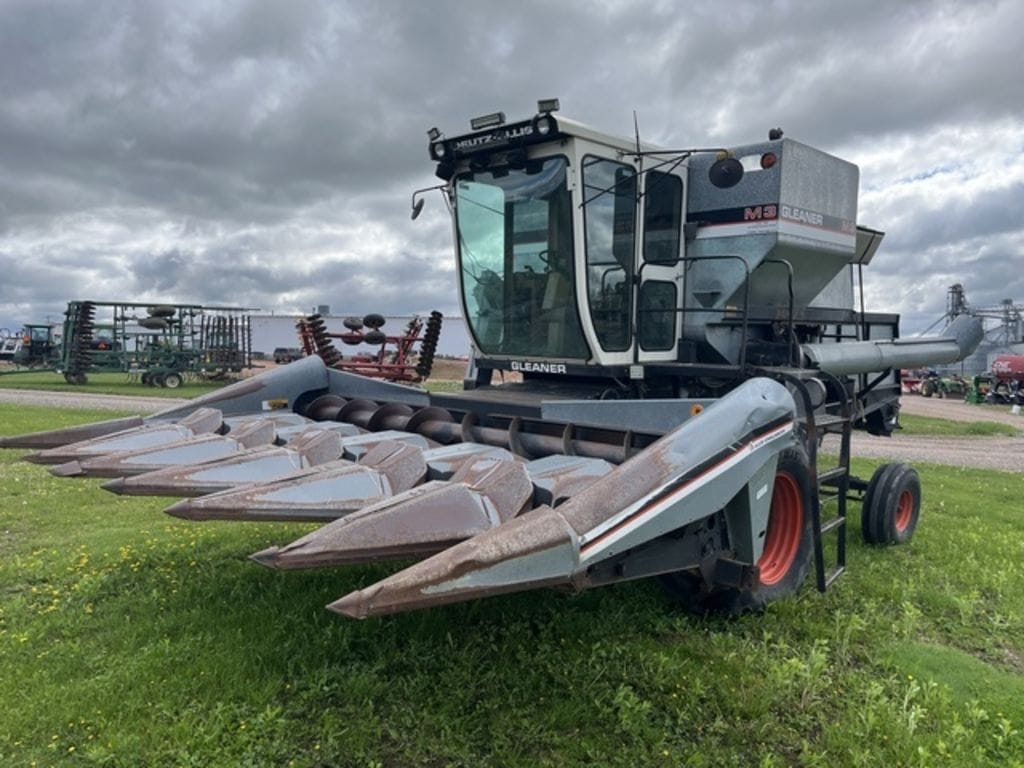1985 Gleaner M3 Equipment Image0