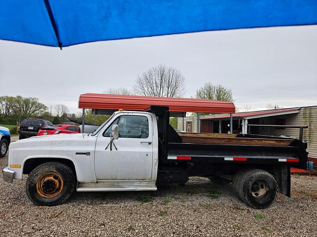 Image of GMC 3500 equipment image 3