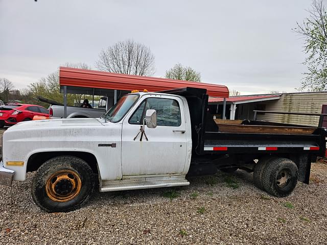 Image of GMC 3500 equipment image 2