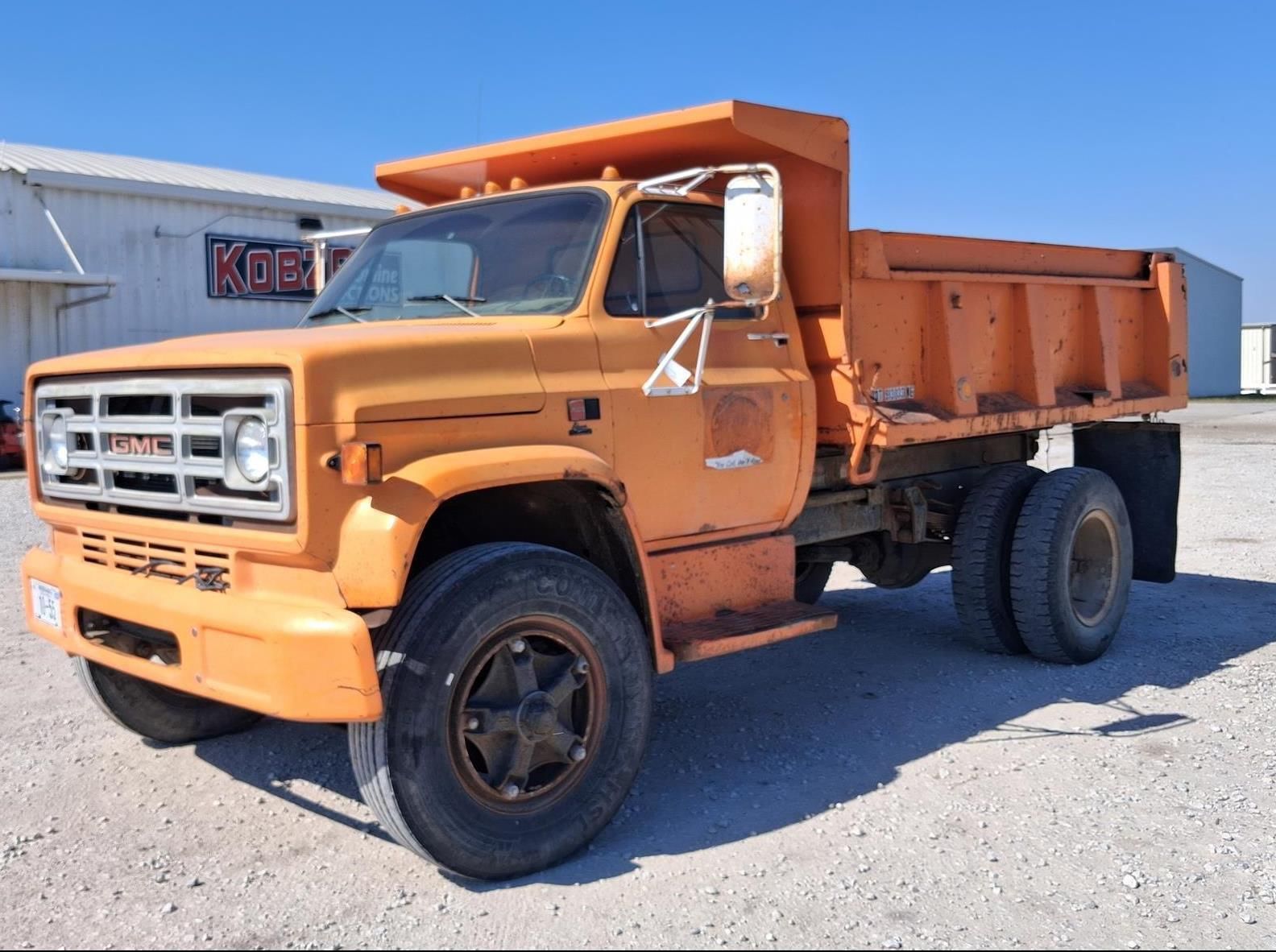 1985 GMC 6000 Equipment Image0