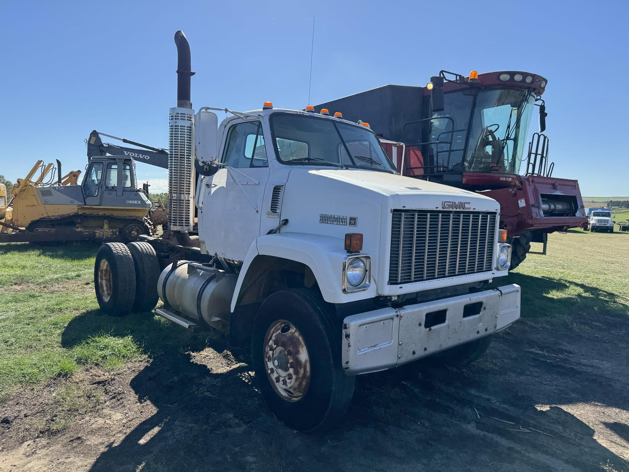 1985 GMC Brigadier Equipment Image0