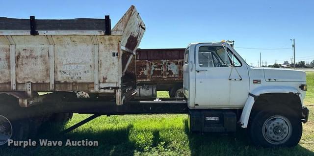 Image of GMC C6000 equipment image 3