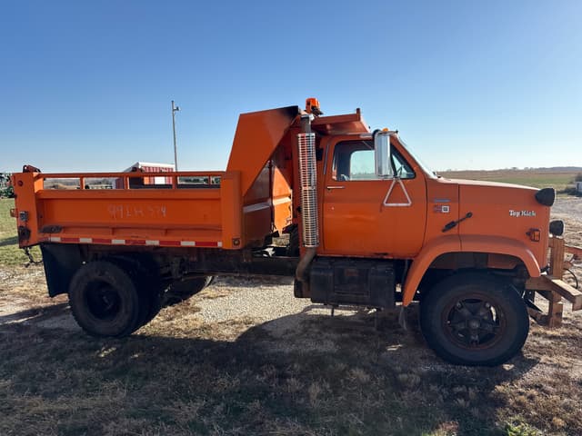 Image of GMC C7000 equipment image 4