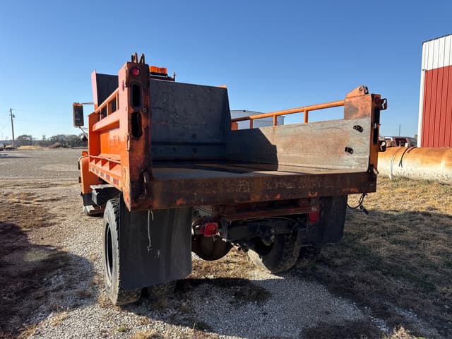 Image of GMC C7000 equipment image 2