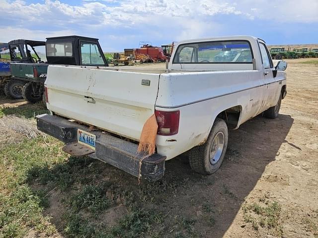 Image of GMC Sierra 1500 equipment image 3
