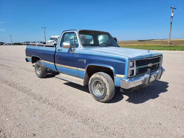 Image of GMC Sierra 1500 equipment image 1