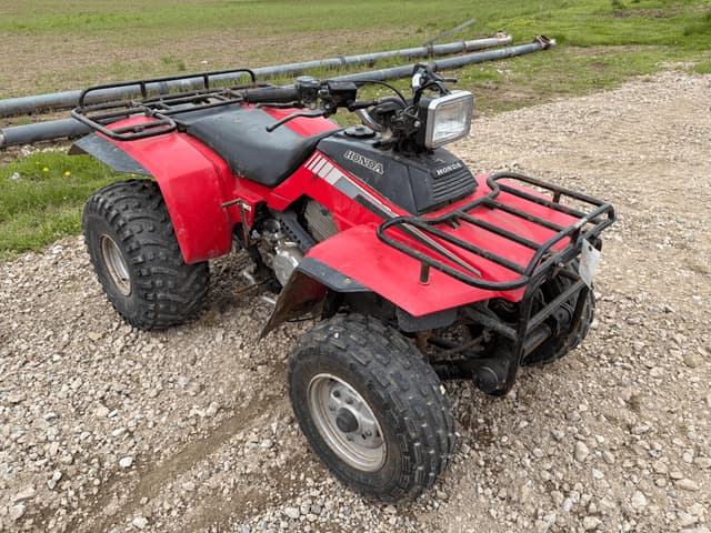 Image of Honda Fourtrax 250 equipment image 3