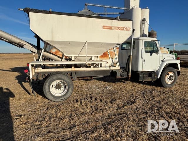 Image of International S1954 equipment image 4