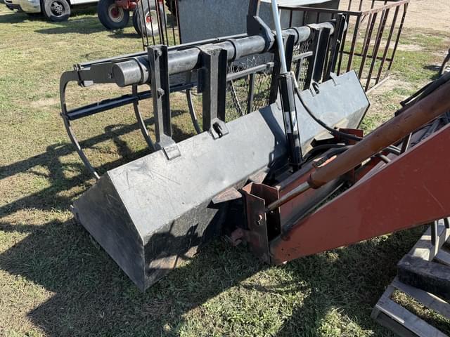 Image of International Harvester 2450 equipment image 3