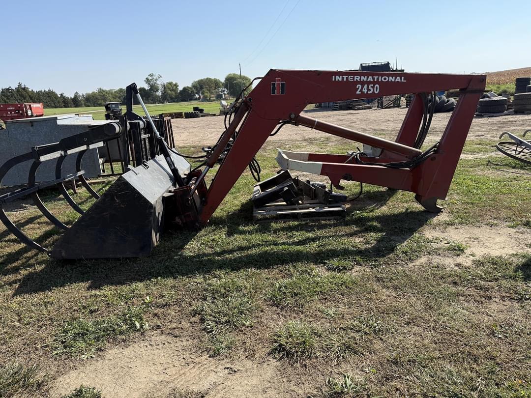 Image of International Harvester 2450 Primary image