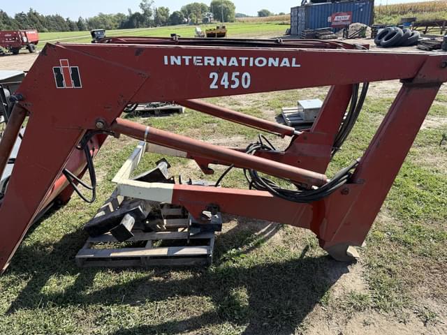 Image of International Harvester 2450 equipment image 1