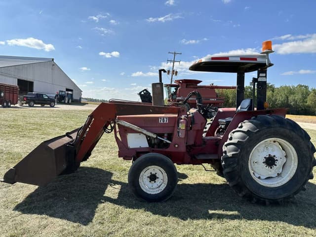 Image of International Harvester 484 equipment image 1