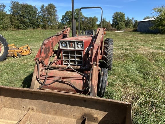 Main image International Harvester 385