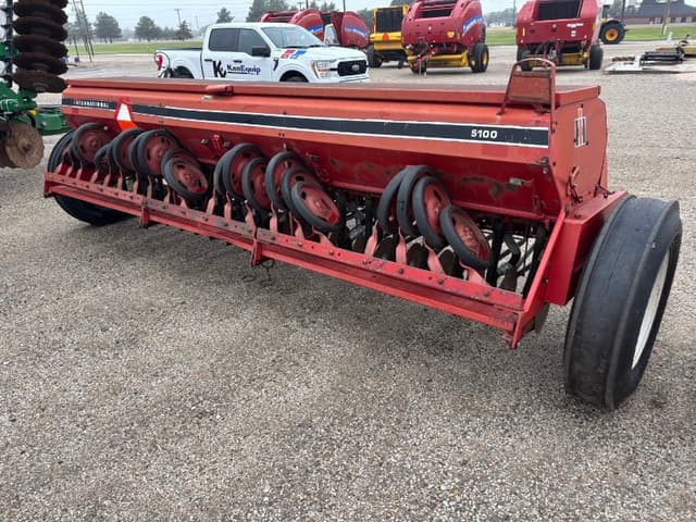 Image of International Harvester 5100 equipment image 4