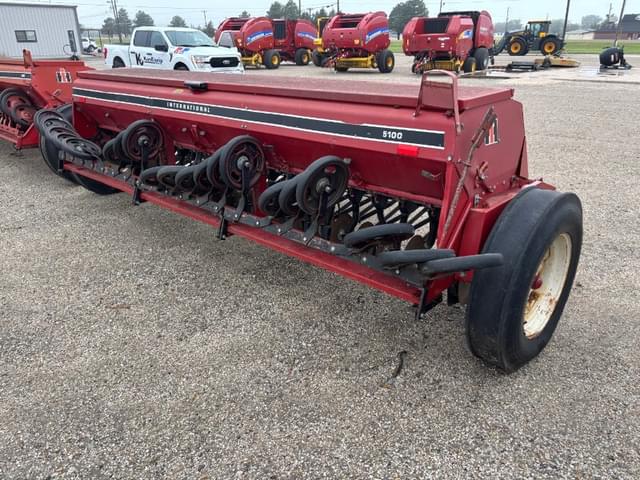 Image of International Harvester 5100 equipment image 4