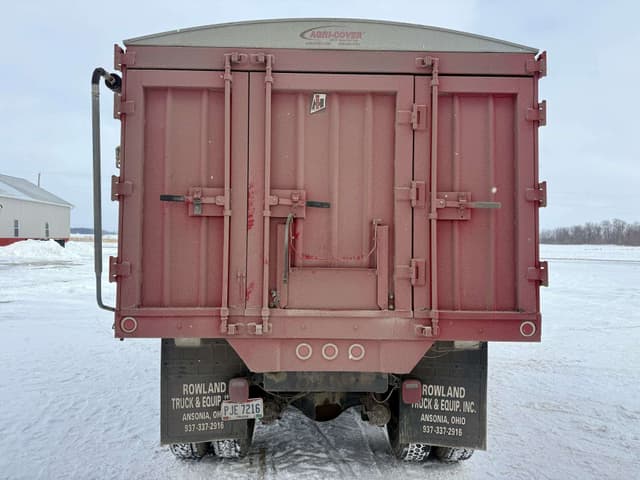 Image of International S1900 equipment image 3