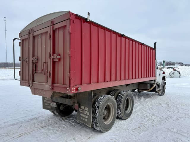 Image of International S1900 equipment image 4