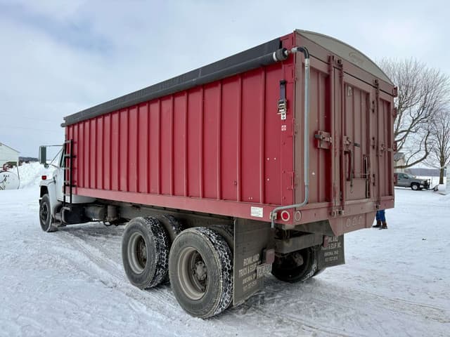 Image of International S1900 equipment image 2