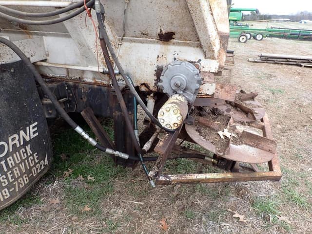 Image of International S1900 equipment image 4