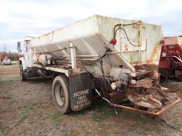 Image of International S1900 equipment image 3