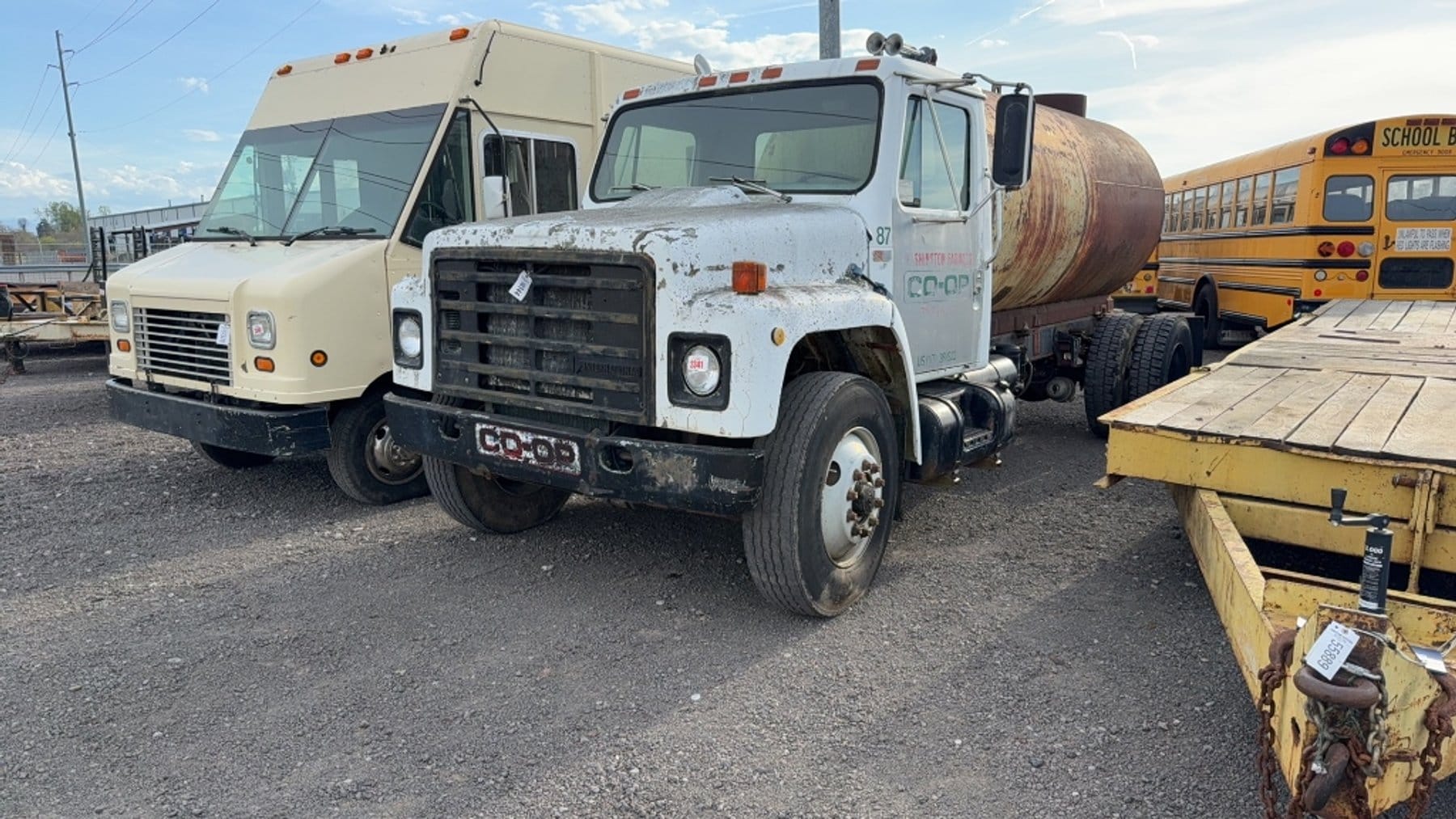 1985 International S1900 Equipment Image0