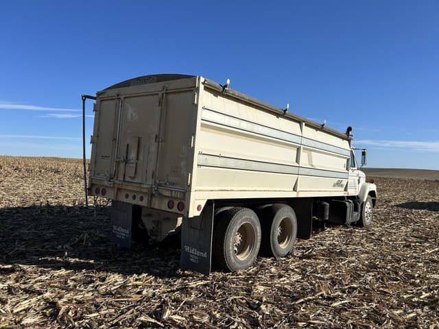 Image of International S2500 equipment image 2