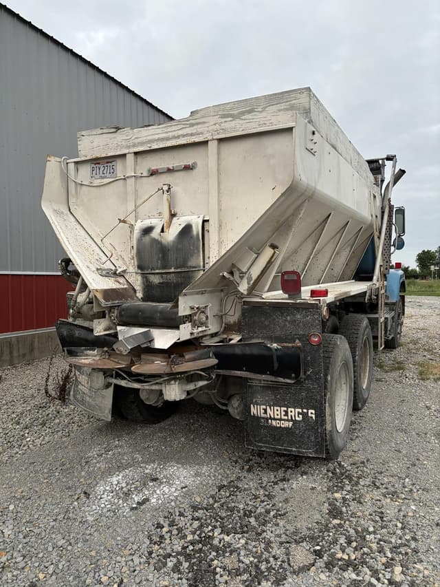 Image of International S2500 equipment image 3