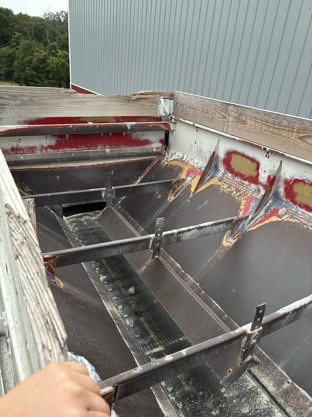 Image of International S2500 equipment image 4