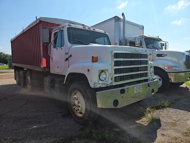 Image of International S2500 equipment image 1