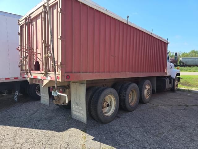 Image of International S2500 equipment image 2