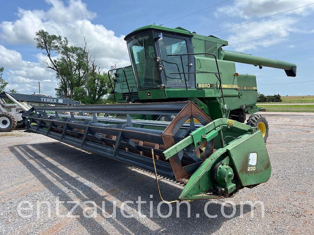 Image of John Deere 8820 Primary image