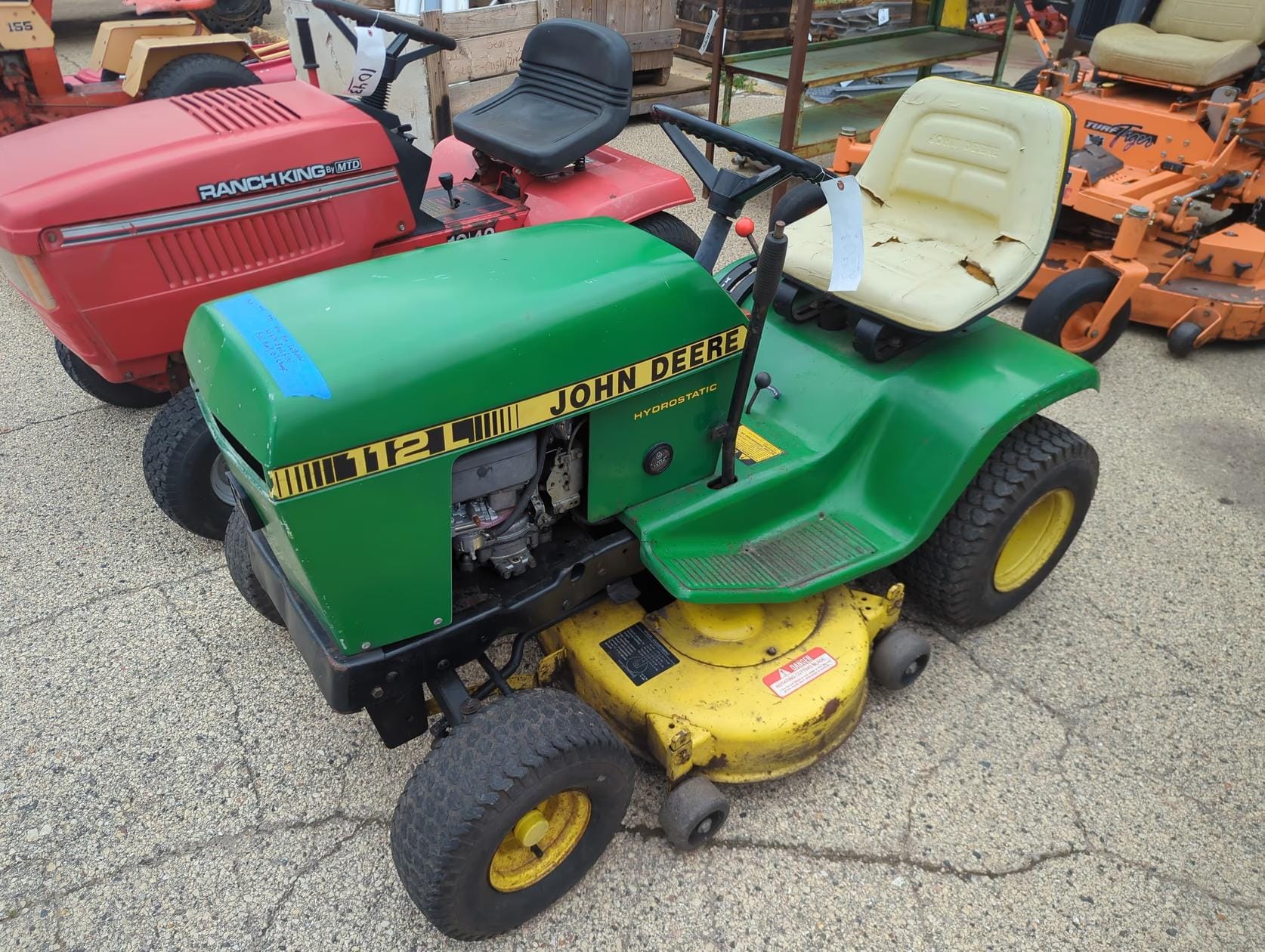1985 John Deere 112L Equipment Image0