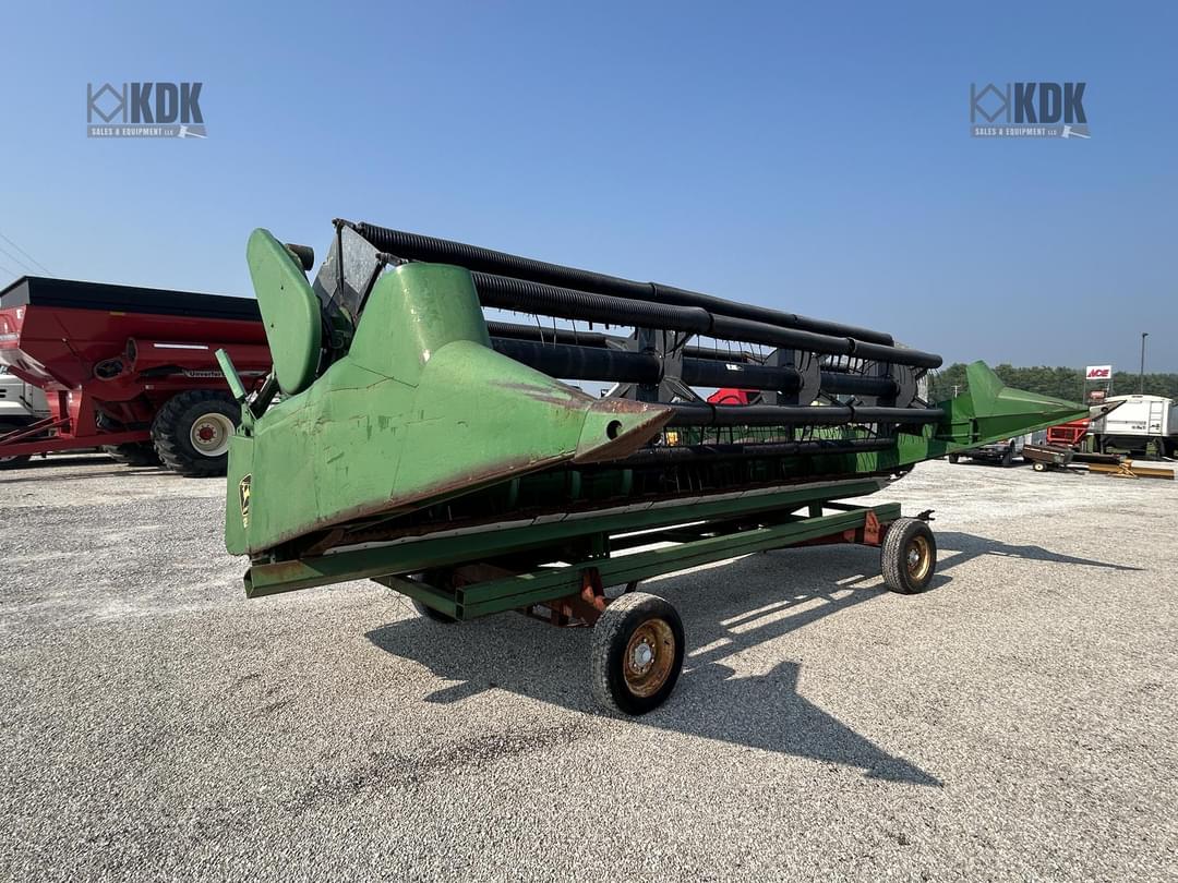Image of John Deere 220 Primary image
