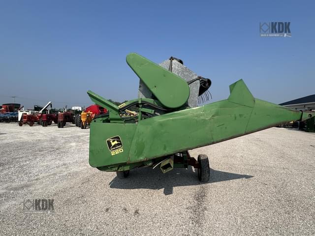 Image of John Deere 220 equipment image 4