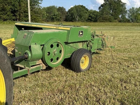 Image of John Deere 347 equipment image 3