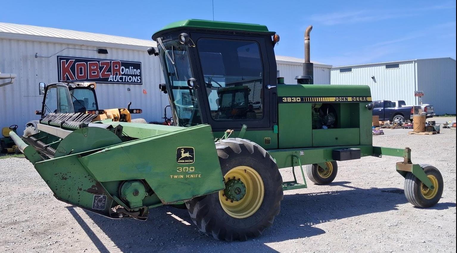 1985 John Deere 3830 Equipment Image0