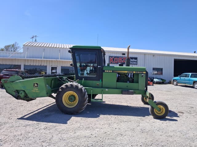 Image of John Deere 3830 equipment image 1