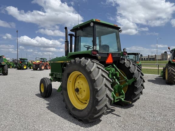 Image of John Deere 4850 equipment image 2