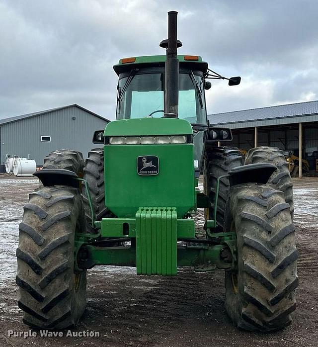 Image of John Deere 4850 equipment image 1