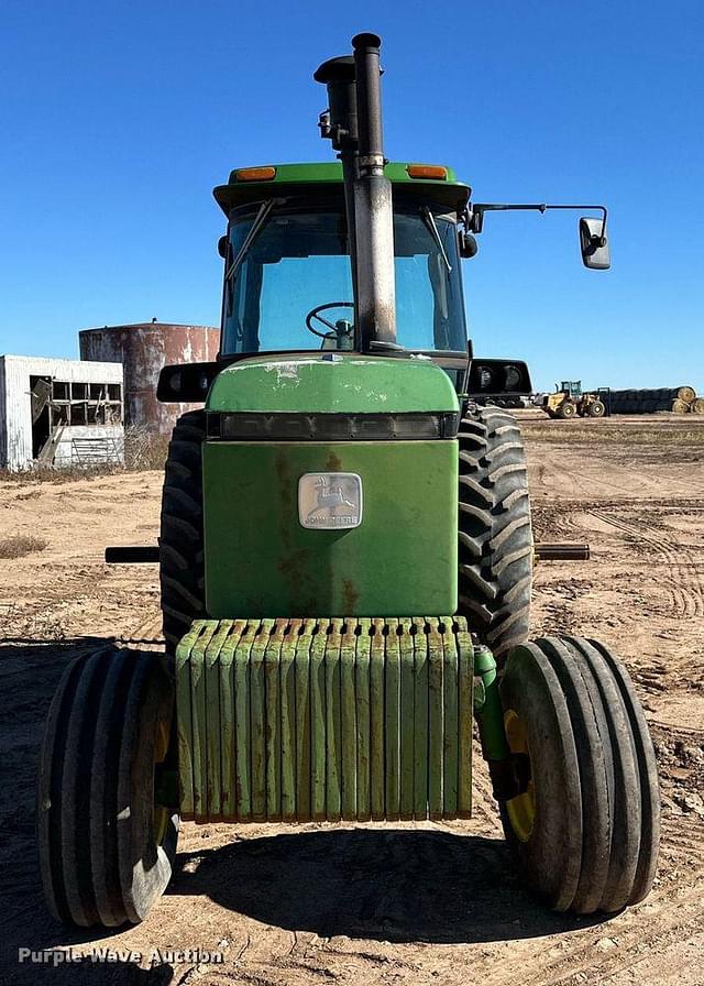 Image of John Deere 4850 equipment image 1