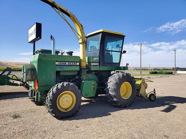 Image of John Deere 5820 equipment image 4