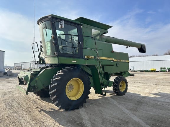 Main image John Deere 6620 Titan II