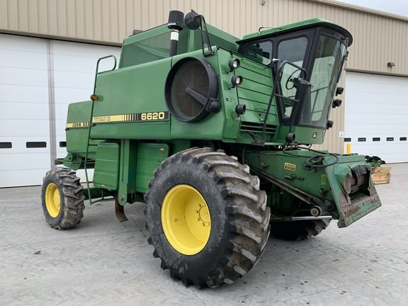 1985 John Deere 6620 Titan II Equipment Image0
