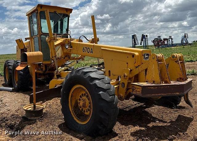 Image of John Deere 670A equipment image 2
