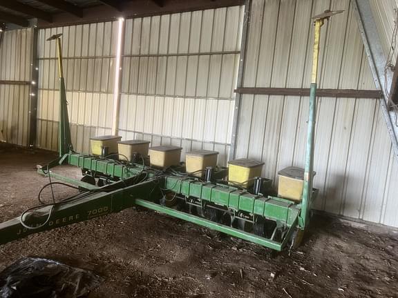 Image of John Deere 7000 Primary image