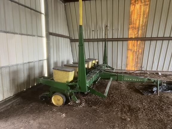 Image of John Deere 7000 equipment image 1