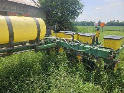Image of John Deere 7000 equipment image 1